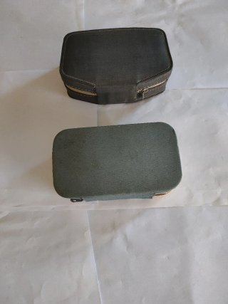 Estuches antiguos de máquinas de afeitar.