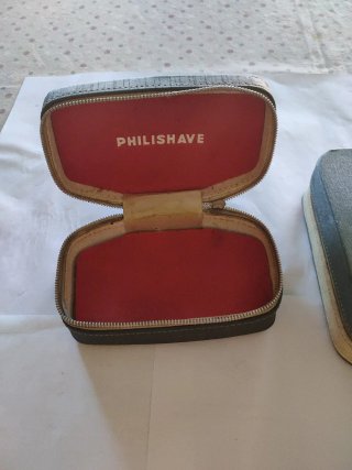 Estuches antiguos de máquinas de afeitar.