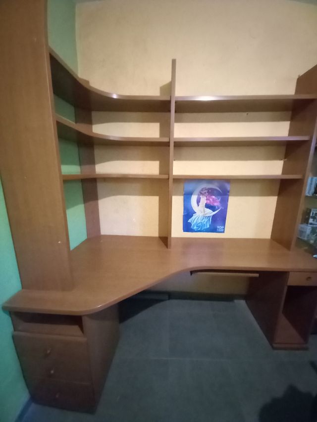 Escritorio de madera