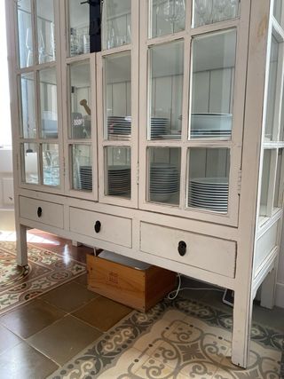 Vitrina/ Aparador de madera de Estilo Rústico