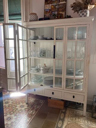 Vitrina/ Aparador de madera de Estilo Rústico