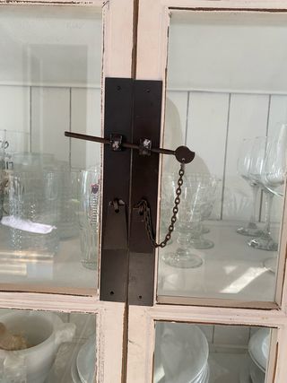 Vitrina/ Aparador de madera de Estilo Rústico