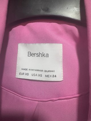 Vestido cruzado rosa con mangas farol