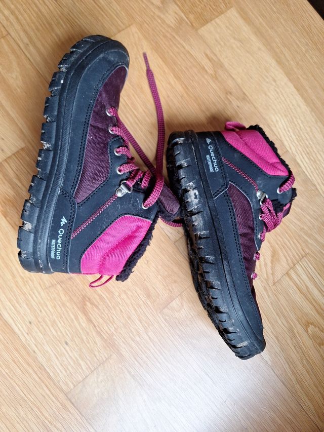 Bota de montaña waterproof 34, marca Quechua,