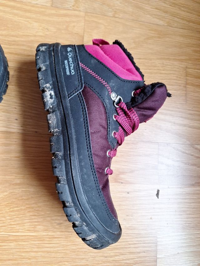 Bota de montaña waterproof 34, marca Quechua,