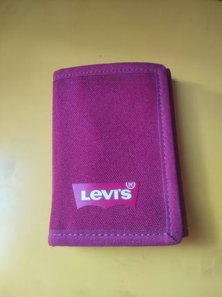Cartera Levis