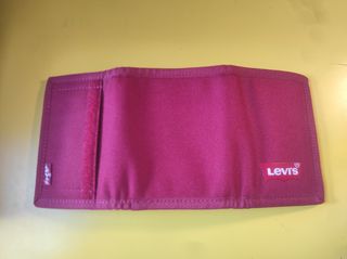 Cartera Levis