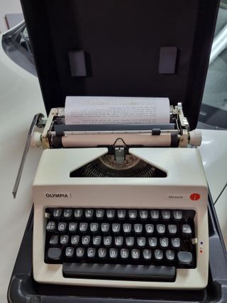 Máquina de escribir.
Incluido el estuche.