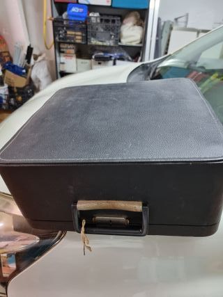 Máquina de escribir.
Incluido el estuche.