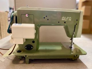 Maquina de Coser ALFA CON MOTOR