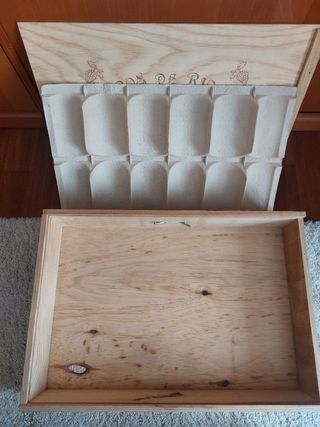 Caja de vino para 6 botellas.