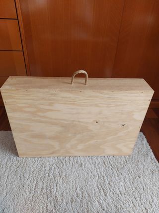 Caja de vino para 6 botellas.