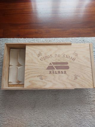 Caja de vino para 6 botellas.