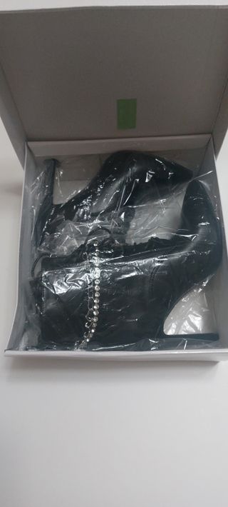 Botines negros sin estrenar talla 37