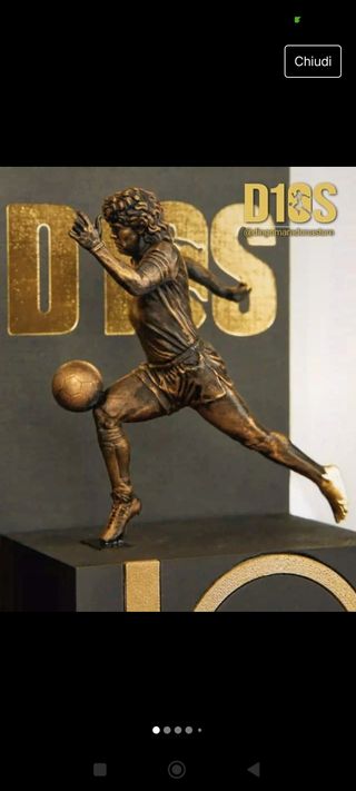 Maglia e statua Maradona