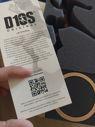 Maglia e statua Maradona