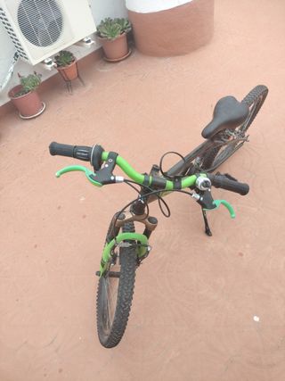 Bicicleta infantil y cambios casi nueva