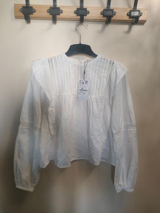 Camisa con volantes Stradivarius M