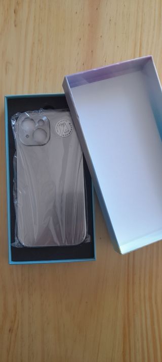 Carcasa iPhone 14 Pro y su protector