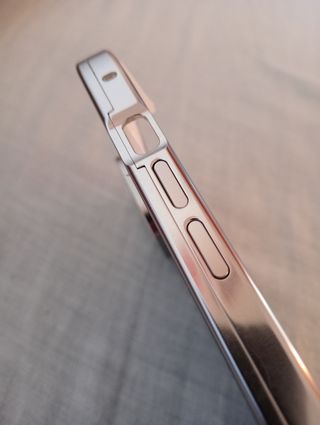 Carcasa iPhone 14 Pro y su protector