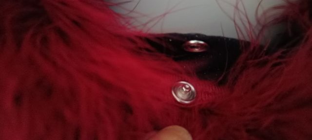 Reggiseno nero con glitter e piume