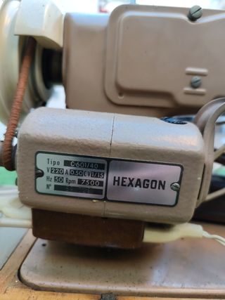 Maquina de coser Singer portátil.