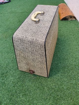 Maquina de coser Singer portátil.