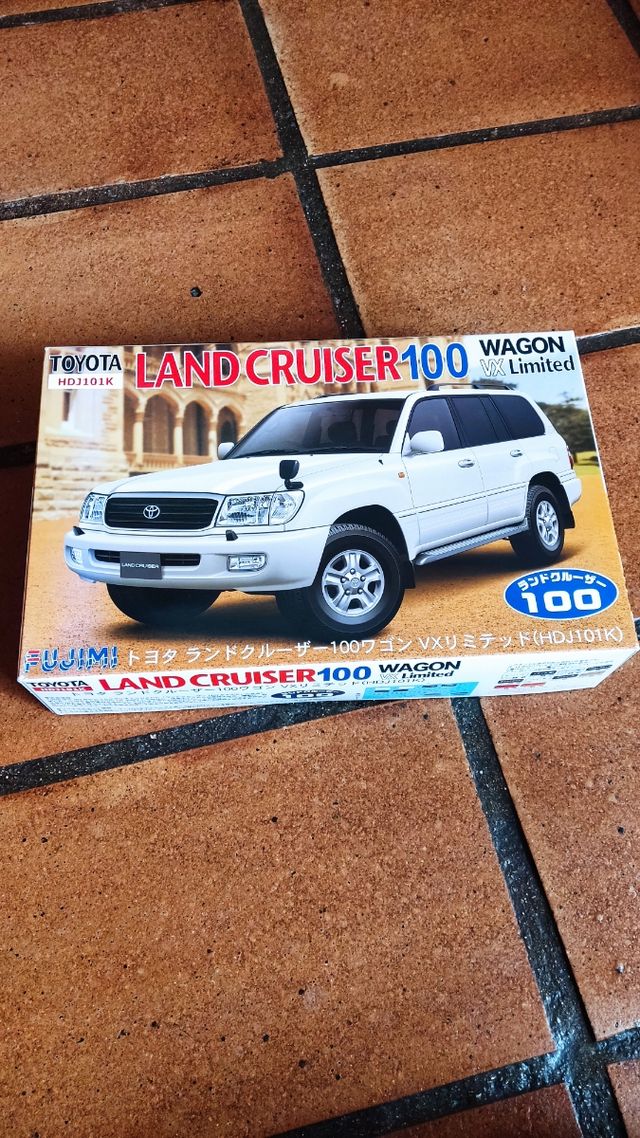 Maqueta Land Cruiser HDJ100 1/24