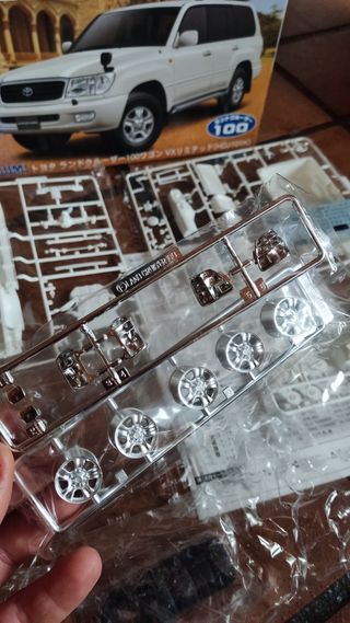 Maqueta Land Cruiser HDJ100 1/24