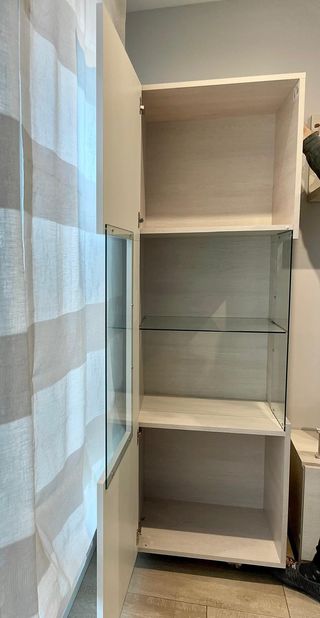 Mueble bar acristalado estilo nórdico