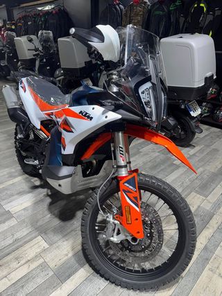 KTM ADVENTURE 890 R  .