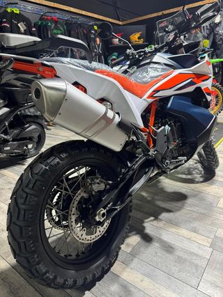 KTM ADVENTURE 890 R  .