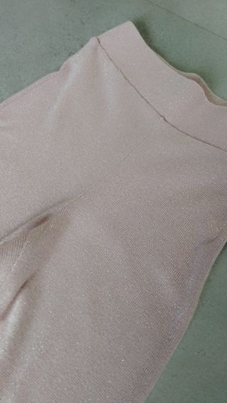 Pantalón tipo malla acampanado