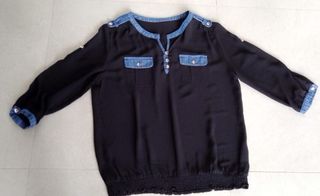 Blusa negra y vaquera