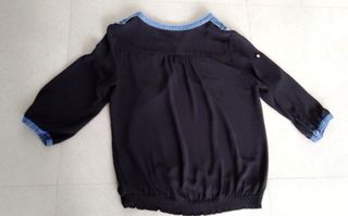 Blusa negra y vaquera