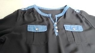 Blusa negra y vaquera