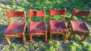 Sillas de madera y cuero vintage