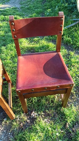 Sillas de madera y cuero vintage