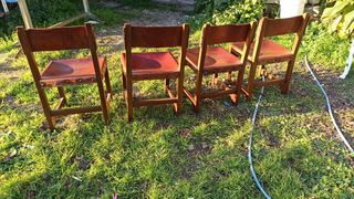 Sillas de madera y cuero vintage