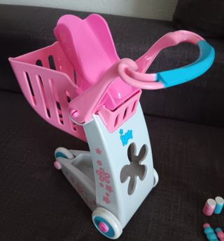 Nancy con carrito súper, registradora y