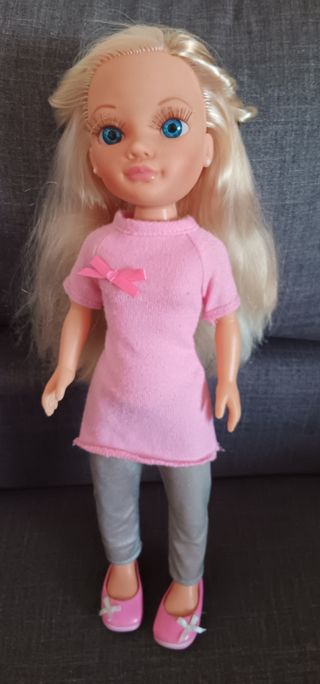 Nancy con carrito súper, registradora y