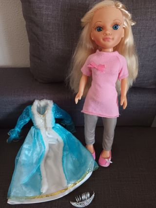 Nancy con carrito súper, registradora y