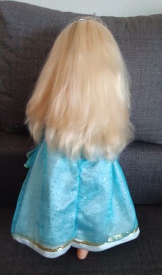 Nancy con carrito súper, registradora y