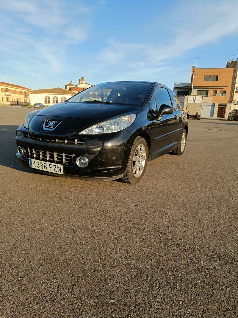 Peugeot 207 - foto 1