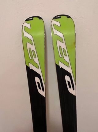 Esquís Elan SLX 165 cm con fijaciones.