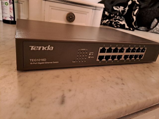 Switch 16 Portas Tenda TEG1016D 2000Mbps Avariado