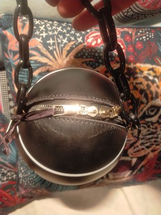 Bolso de mano,balón de basket 
