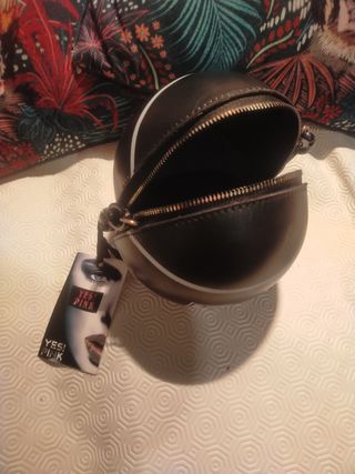 Bolso de mano,balón de basket 