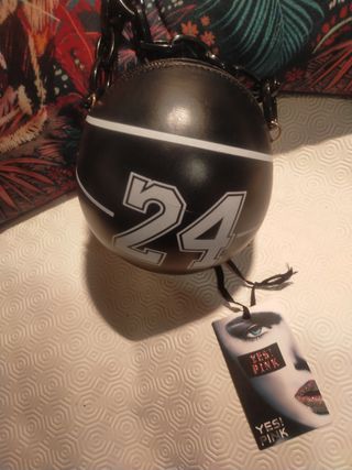 Bolso de mano,balón de basket 