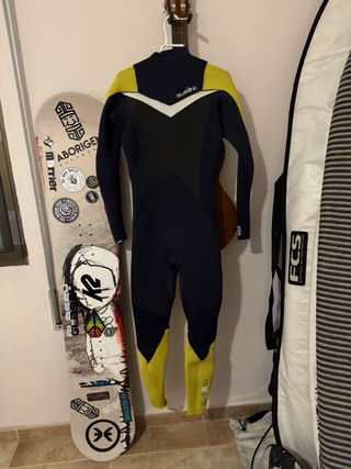Traje de neopreno Billabong 4.3 talla 16 años